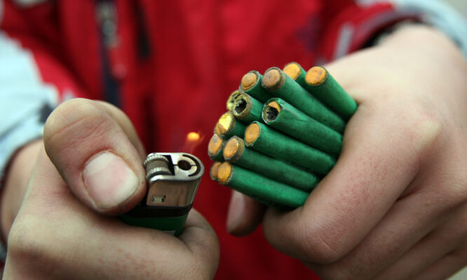 ΠΟΕΔΗΝ, κροτίδες, Γιαννάκος